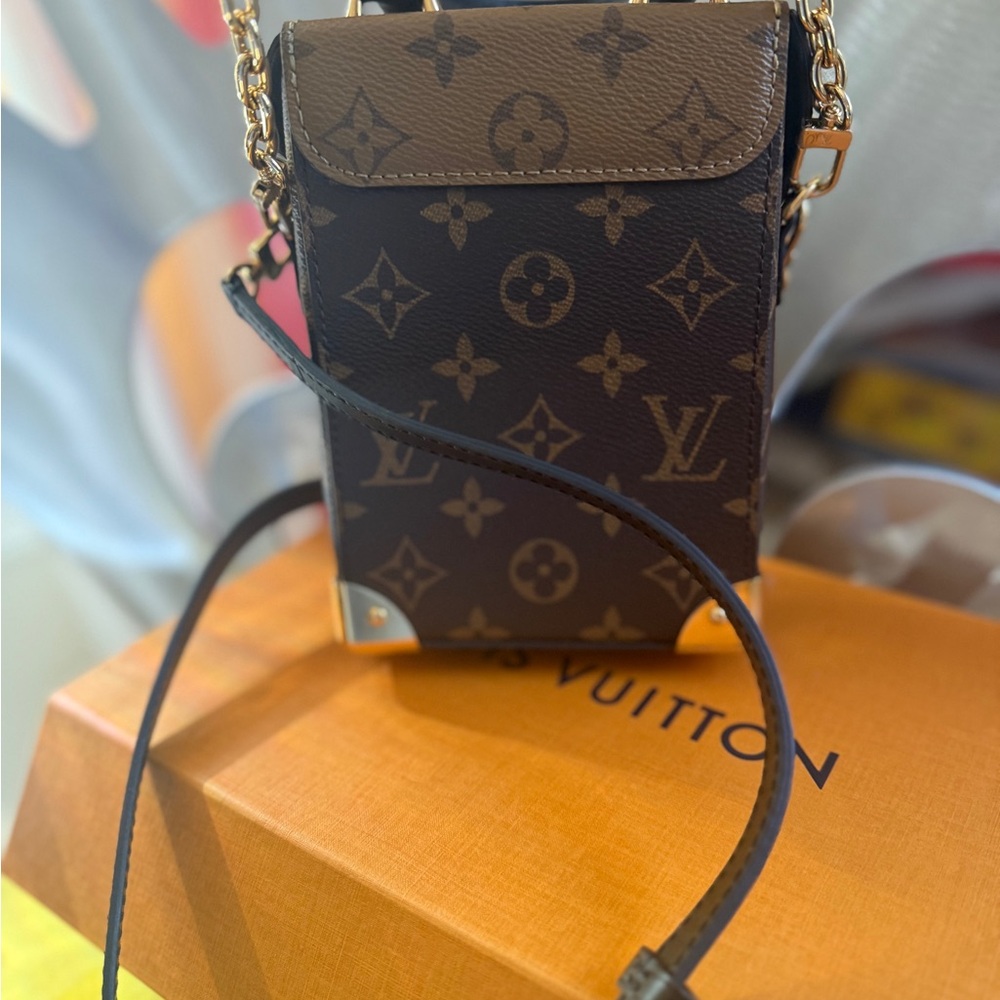 Louis Vuitton camera box. Worn once. ORIGINAL BOX AND BAG - Picture 7 of 11